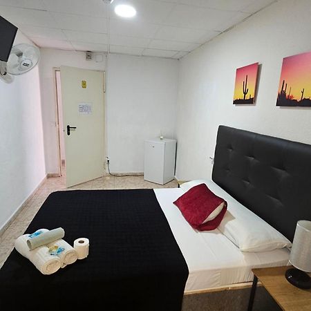 Hostal Sol Celeste Lloret de Mar Dış mekan fotoğraf